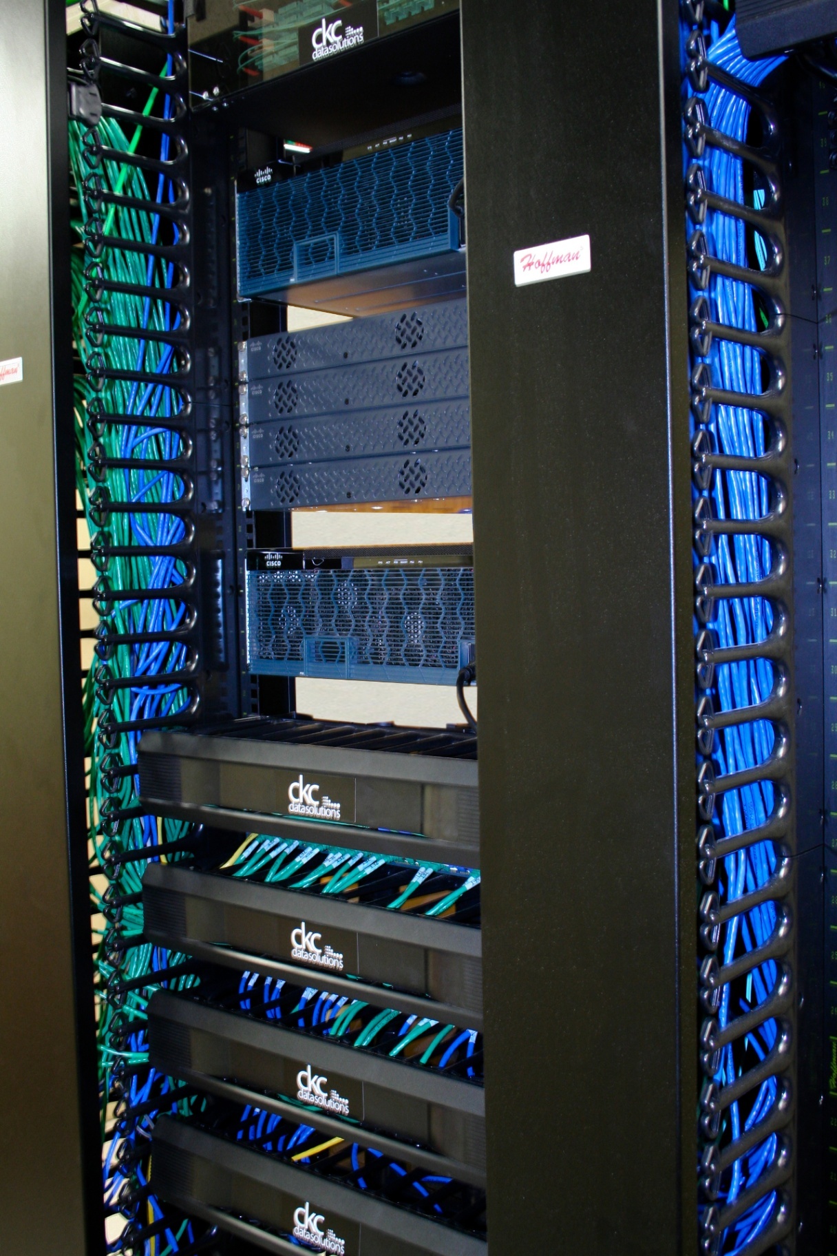 Data Center 16 LAPTOP 5 C8 O32 U1 compressed